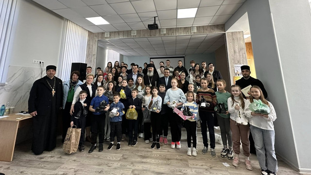 Donații în valoare de peste un milion de lei pentru 11 locații din nordul Republicii Moldova, grație Asociației Investitorilor din România și Episcopiei din Bălți (FOTO) Donații în valoare de peste un milion de lei pentru 11 locații din nordul Republicii Moldova, grație Asociației Investitorilor din România și Episcopiei din Bălți (FOTO)