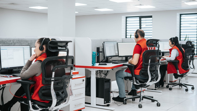 Apelurile false la 112 pot pune alte vieți în pericol. De Paște, vor fi mai muți operatori Apelurile false la 112 pot pune alte vieți în pericol. De Paște, vor fi mai muți operatori