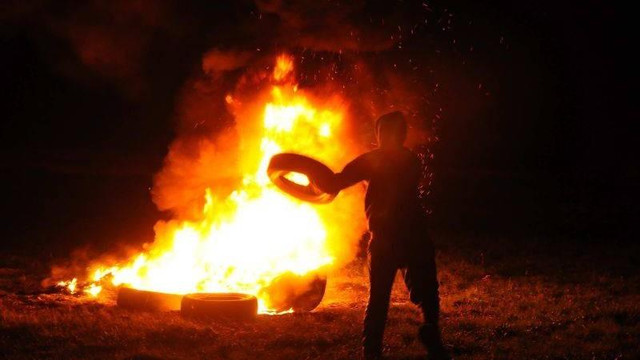 Arderea anvelopelor în Noaptea Învierii, interzisă. Inspectoratul pentru Protecția Mediului atenționează cetățenii Arderea anvelopelor în Noaptea Învierii, interzisă. Inspectoratul pentru Protecția Mediului atenționează cetățenii