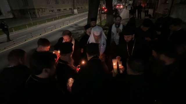 LIVE | Procesiunea de întâmpinare a Sfintei Lumini la Aeroportul Internațional Chișinău LIVE | Procesiunea de întâmpinare a Sfintei Lumini la Aeroportul Internațional Chișinău