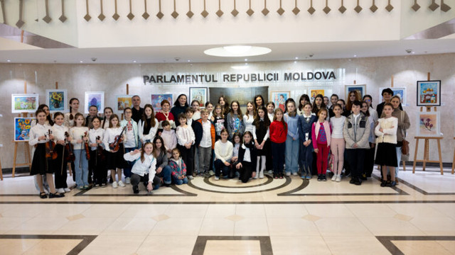 FOTO | Expoziție de lucrări ale copiilor din Chișinău, Hîncești și Basarabeasca dedicate sărbătorilor pascale, găzduită de Parlament FOTO | Expoziție de lucrări ale copiilor din Chișinău, Hîncești și Basarabeasca dedicate sărbătorilor pascale, găzduită de Parlament