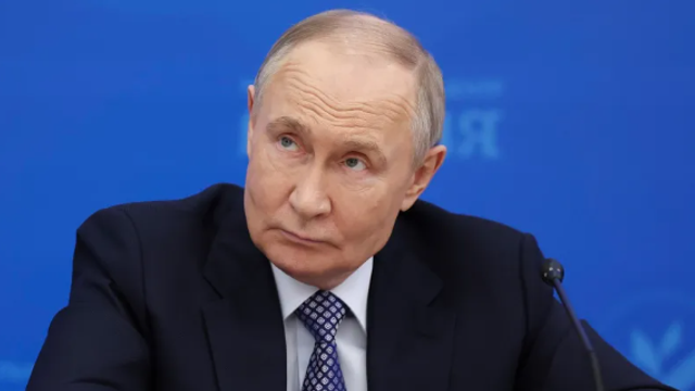 La 80 de ani de la finalul celui de-al Doilea Război Mondial, Putin introduce în lege conceptul de „genocid împotriva poporului sovietic” La 80 de ani de la finalul celui de-al Doilea Război Mondial, Putin introduce în lege conceptul de „genocid împotriva poporului sovietic”