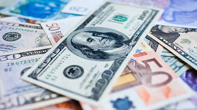 Dolarul se ieftinește cu 16 bani. Cât valorează euro astăzi, 23 aprilie