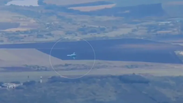 VIDEO | Avion rusesc de vânătoare Su-30SM, cotat la 50 de milioane de dolari, distrus într-un incendiu despre care Kievul afirmă că este un act de sabotaj intern VIDEO | Avion rusesc de vânătoare Su-30SM, cotat la 50 de milioane de dolari, distrus într-un incendiu despre care Kievul afirmă că este un act de sabotaj intern