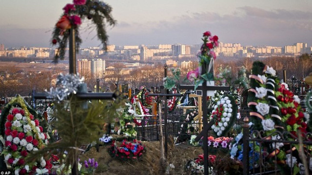 Specialiștii recomandă cetățenilor să evite procurarea florilor din plastic pentru vizita la cimitir de Paștele Blajinilor
 Specialiștii recomandă cetățenilor să evite procurarea florilor din plastic pentru vizita la cimitir de Paștele Blajinilor
