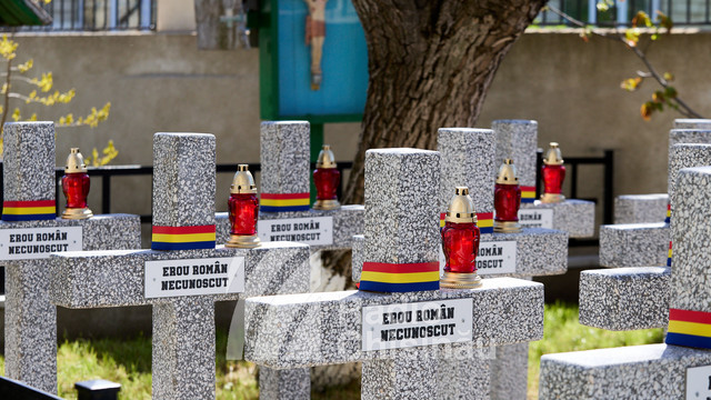 Galerie FOTO | Ziua veteranilor de război, celebrată în România, a fost marcată la cimitirul din Opaci, raionul Căușeni. Ostașii români căzuți la datorie în perioada 22-23 iulie 1941 își dorm aici somnul de veci Galerie FOTO | Ziua veteranilor de război, celebrată în România, a fost marcată la cimitirul din Opaci, raionul Căușeni. Ostașii români căzuți la datorie în perioada 22-23 iulie 1941 își dorm aici somnul de veci