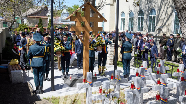 Ziua veteranilor de război din România, marcată la Opaci, Căușeni | Ambasadorul român Cristian-Leon Țurcanu: „Avem datoria morală de a aduce omagiul celor care s-au jertfit pentru patrie și pentru popor” (FOTO)