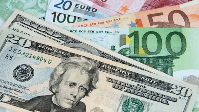 Dolarul se ieftinește ușor. Cât valorează euro astăzi, 30 aprilie