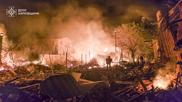 Rusia a atacat masiv orașele Dnipro și Harkov. Cel puțin o persoană a murit și alte 46 au fost rănite (FOTO) Rusia a atacat masiv orașele Dnipro și Harkov. Cel puțin o persoană a murit și alte 46 au fost rănite (FOTO)