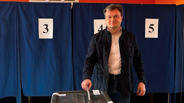 Premierul Dorin Recean a votat pentru o Românie „europeană și puternică” Premierul Dorin Recean a votat pentru o Românie „europeană și puternică”
