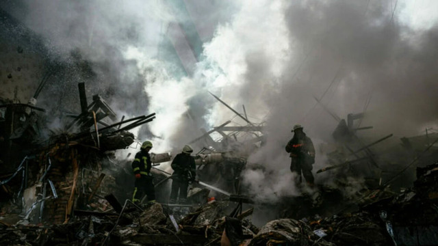 Un atac nocturn cu drone al Rusiei asupra Kievului a incendiat mai multe clădiri rezidențiale, potrivit Ucrainei
 Un atac nocturn cu drone al Rusiei asupra Kievului a incendiat mai multe clădiri rezidențiale, potrivit Ucrainei