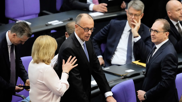 Friedrich Merz nu a obținut suficiente voturi în Bundestag pentru a fi ales cancelar al Germaniei. Extrema dreaptă cere alegeri anticipate Friedrich Merz nu a obținut suficiente voturi în Bundestag pentru a fi ales cancelar al Germaniei. Extrema dreaptă cere alegeri anticipate