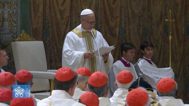 Papa Leon al XIV-lea oficiază prima sa slujbă în Capela Sixtină
Papa Leon al XIV-lea oficiază prima sa slujbă în Capela Sixtină