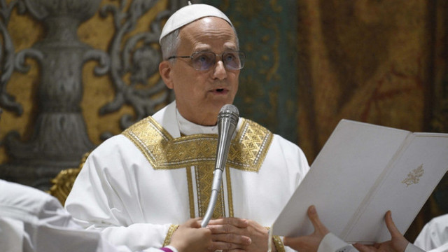 Papa Leon al XIV-lea nu va face deocamdată schimbări la Vatican
Papa Leon al XIV-lea nu va face deocamdată schimbări la Vatican