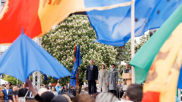 Maia Sandu și Marta Kos, de Ziua Europei, la Ungheni: „Aderarea la UE nu este un scop în sine. Este un mijloc prin care asigurăm pacea, siguranța și bunăstarea oamenilor” Maia Sandu și Marta Kos, de Ziua Europei, la Ungheni: „Aderarea la UE nu este un scop în sine. Este un mijloc prin care asigurăm pacea, siguranța și bunăstarea oamenilor”