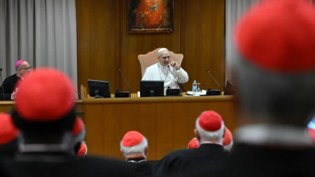 Prima discuție dintre noul papă și cardinalii săi. Întâlnirea s-a desfășurat într-un format neobișnuit Prima discuție dintre noul papă și cardinalii săi. Întâlnirea s-a desfășurat într-un format neobișnuit