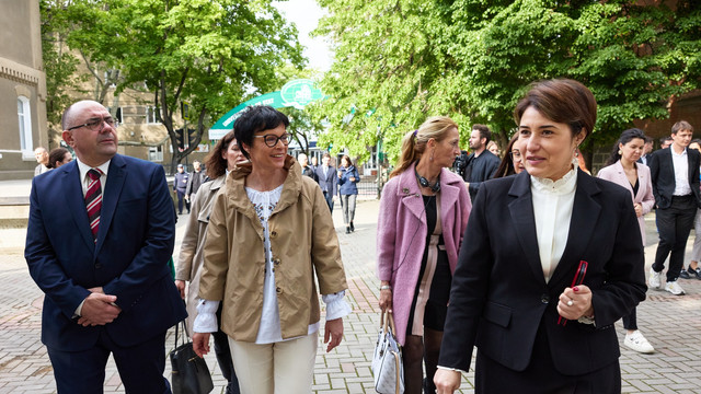 Marta Kos, la Bălți: „Îmi este dragă R. Moldova, îmi amintește de țara mea – care este și mai mică, dar care, odată ce a aderat la UE, a reușit să prospere” (FOTO) Marta Kos, la Bălți: „Îmi este dragă R. Moldova, îmi amintește de țara mea – care este și mai mică, dar care, odată ce a aderat la UE, a reușit să prospere” (FOTO)
