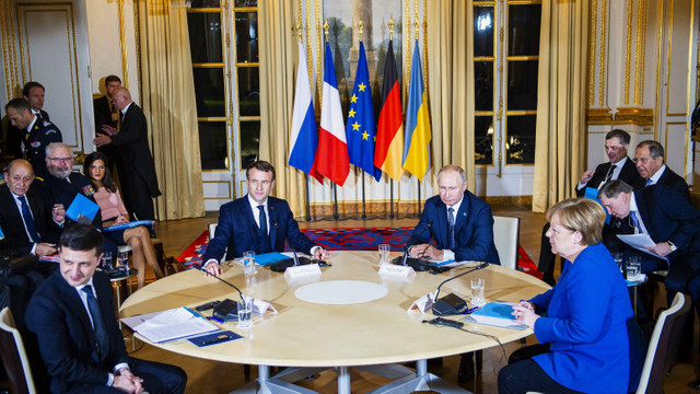Cum au decurs primele negocieri față în față dintre Putin și Zelenski. Culisele discuțiilor în format Normandia din 2019 (FOTO) Cum au decurs primele negocieri față în față dintre Putin și Zelenski. Culisele discuțiilor în format Normandia din 2019 (FOTO)
