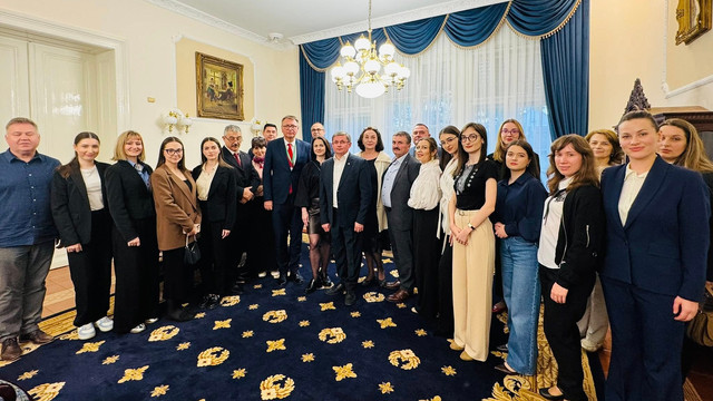 Igor Grosu, în discuții cu cetățenii R. Moldova stabiliți în Budapesta. „Ei văd viitorul țării în Uniunea Europeană” (FOTO) Igor Grosu, în discuții cu cetățenii R. Moldova stabiliți în Budapesta. „Ei văd viitorul țării în Uniunea Europeană” (FOTO)