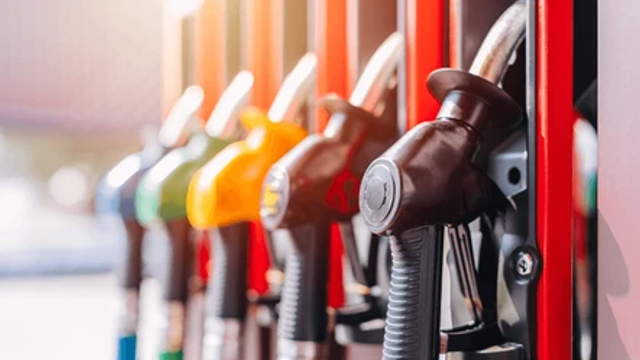 Carburanții auto vor fi mai scumpi în weekend. Prețurile anunțate de ANRE