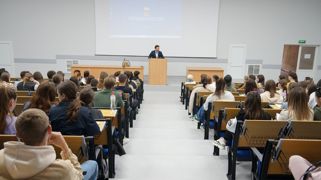 Campania „Fii ONEST, nu copia”: Peste 1000 de observatori vor monitoriza desfășurarea examenelor de absolvire a gimnaziului Campania „Fii ONEST, nu copia”: Peste 1000 de observatori vor monitoriza desfășurarea examenelor de absolvire a gimnaziului
