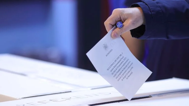 Aproape 19,8 milioane de buletine de vot au fost tipărite pentru a fi utilizate în România la turul doi al alegerilor prezidențiale și 3,6 milioane de buletine pentru diaspora
 Aproape 19,8 milioane de buletine de vot au fost tipărite pentru a fi utilizate în România la turul doi al alegerilor prezidențiale și 3,6 milioane de buletine pentru diaspora