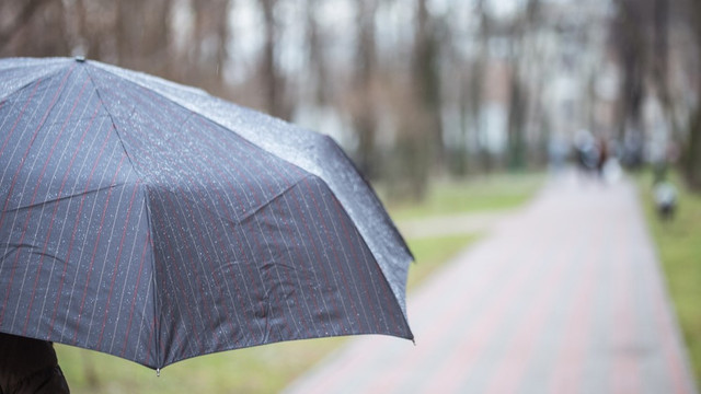 Meteorologii prognozează ploi slabe și maxime de până la 20 de grade Celsius pentru astăzi, 16 mai 