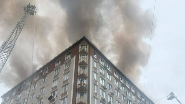 După 12 ore de muncă, pompierii IGSU au lichidat incendiul din Durlești După 12 ore de muncă, pompierii IGSU au lichidat incendiul din Durlești