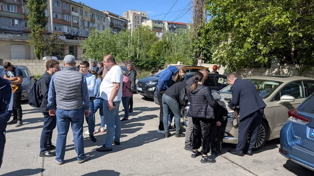 Guvernul va oferi vouchere și cazare temporară familiilor care au avut de suferit în urma incendiului de la Durlești Guvernul va oferi vouchere și cazare temporară familiilor care au avut de suferit în urma incendiului de la Durlești