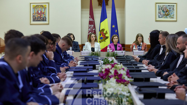 Noua generație de procuri și judecători a absolvit INJ. Maia Sandu: „Integrarea europeană nu o putem face dacă nu demonstrăm progrese semnificative în domeniul reformei justiției” (GALERIE FOTO) Noua generație de procuri și judecători a absolvit INJ. Maia Sandu: „Integrarea europeană nu o putem face dacă nu demonstrăm progrese semnificative în domeniul reformei justiției” (GALERIE FOTO)