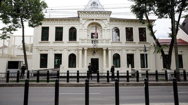 Serviciile consulare ale Ambasadei SUA în Republica Moldova vor fi suspendate temporar Serviciile consulare ale Ambasadei SUA în Republica Moldova vor fi suspendate temporar