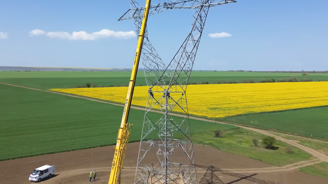 Linia Vulcănești-Chișinău va avea 503 piloni metalici, cu o greutate cumulată de peste 10.000 de tone – echivalentul Turnului Eiffel (VIDEO)
