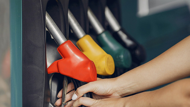 Carburanții auto se ieftinesc. Cât va costa mâine, 30 mai, litrul de benzină și de motorină 