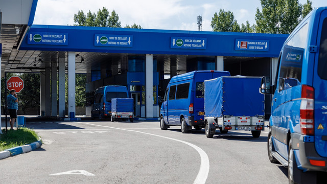 Ofițerii CNA au deschins cu percheziții la Vama Leușeni, într-un dosar de corupție. O persoană a fost reținută, iar acțiunile în privința altor 5 angajați sunt în desfășurare Ofițerii CNA au deschins cu percheziții la Vama Leușeni, într-un dosar de corupție. O persoană a fost reținută, iar acțiunile în privința altor 5 angajați sunt în desfășurare