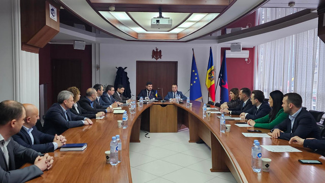 Dorin Junghietu a prezentat noua componență a Consiliului de administrație al „Moldelectrica”
Dorin Junghietu a prezentat noua componență a Consiliului de administrație al „Moldelectrica”