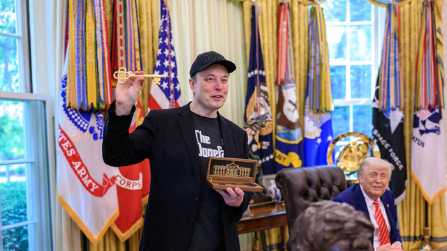 Elon Musk pleacă de la Casa Albă. Donald Trump și șeful Tesla au oferit un spectacol de unitate la o conferință de presă comună Elon Musk pleacă de la Casa Albă. Donald Trump și șeful Tesla au oferit un spectacol de unitate la o conferință de presă comună