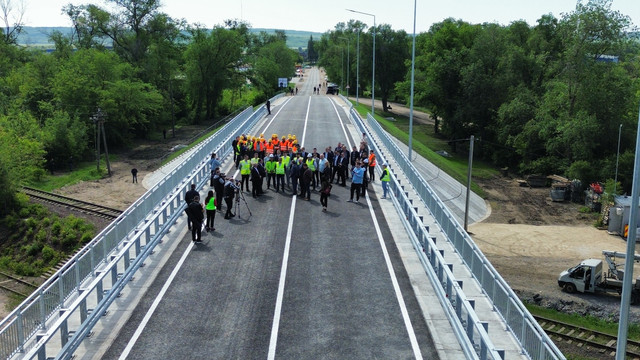 Pasajul peste calea ferată de pe R6 Chișinău – Orhei – Bălți, redeschis circulației. Accesibile 4 deschideri și 2 trotuare pietonale Pasajul peste calea ferată de pe R6 Chișinău – Orhei – Bălți, redeschis circulației. Accesibile 4 deschideri și 2 trotuare pietonale