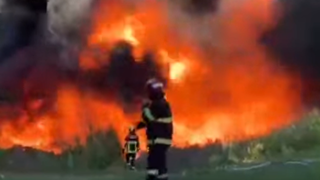 Incendiu puternic izbucnit în această seară în spatele unui mare centru comercial din Chișinău Incendiu puternic izbucnit în această seară în spatele unui mare centru comercial din Chișinău