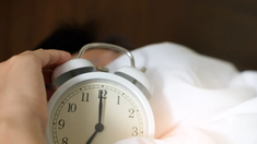 Cum să te trezești corect: 5 obiceiuri de dimineață pentru o zi sănătoasă