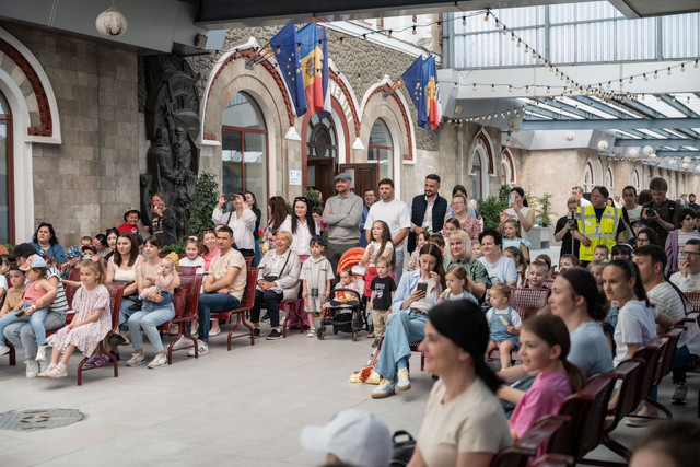 FOTO | Gara din Chișinău, luată cu asalt pe 1 iunie. Sute de copii au pornit la drum cu „Trenul Copilăriei” FOTO | Gara din Chișinău, luată cu asalt pe 1 iunie. Sute de copii au pornit la drum cu „Trenul Copilăriei”