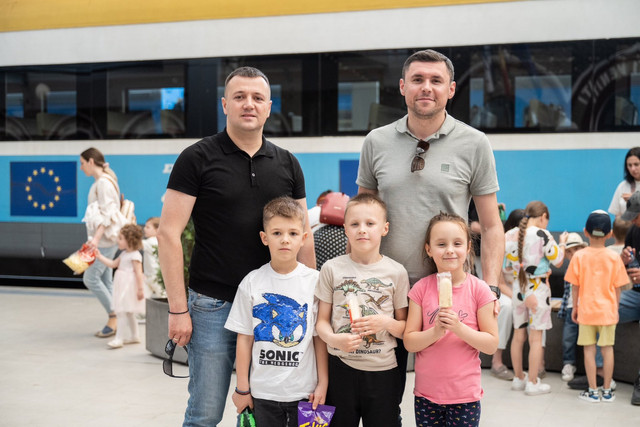 FOTO | Gara din Chișinău, luată cu asalt pe 1 iunie. Sute de copii au pornit la drum cu „Trenul Copilăriei” FOTO | Gara din Chișinău, luată cu asalt pe 1 iunie. Sute de copii au pornit la drum cu „Trenul Copilăriei”