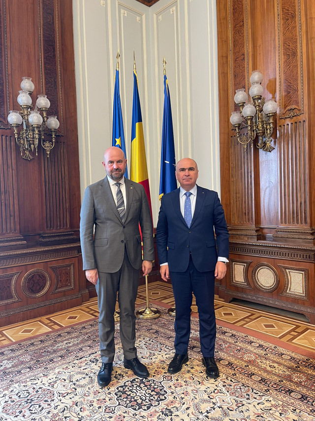 Vladimir Bolea, întrevedere cu președintele Senatului României, Ilie Bolojan. Cooperarea strategică și infrastructura feroviară, în discuții
 Vladimir Bolea, întrevedere cu președintele Senatului României, Ilie Bolojan. Cooperarea strategică și infrastructura feroviară, în discuții