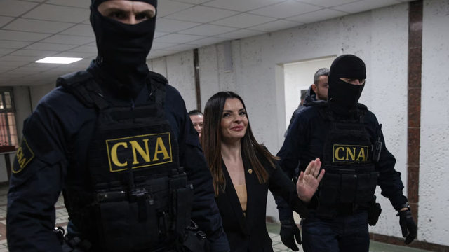 Expert, despre blocarea activelor Evgheniei Guțul: „Această măsură nu va opri complet funcționarea rețelei Șor, fiindcă banii murdari continuă să vină din Rusia prin regiunea transnistreană” Expert, despre blocarea activelor Evgheniei Guțul: „Această măsură nu va opri complet funcționarea rețelei Șor, fiindcă banii murdari continuă să vină din Rusia prin regiunea transnistreană”