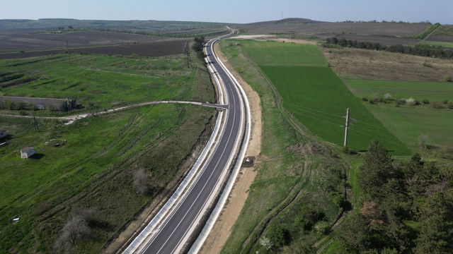 Peste 235 milioane de lei au fost valorificați în luna aprilie pentru reabilitarea și întreținerea drumurilor din R. Moldova Peste 235 milioane de lei au fost valorificați în luna aprilie pentru reabilitarea și întreținerea drumurilor din R. Moldova