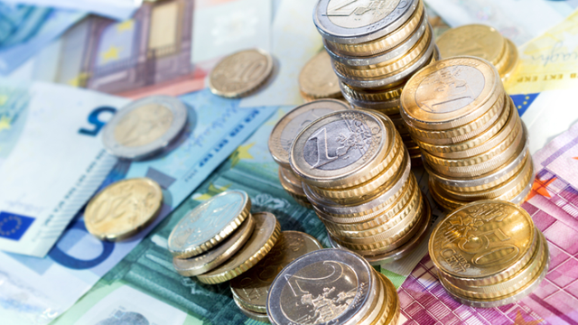 Bulgaria a primit undă verde pentru a trece la moneda euro din 2026, după ce a îndeplinit inclusiv criterii legate de inflație și deficit bugetar Bulgaria a primit undă verde pentru a trece la moneda euro din 2026, după ce a îndeplinit inclusiv criterii legate de inflație și deficit bugetar