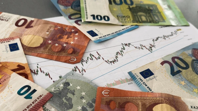 Dolarul scade, iar euro se menține. Cursul valutar stabilit de BNM pentru astăzi, 6 iunie