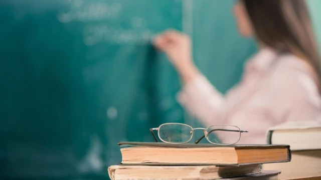 Cadrele didactice pot solicita de la Ministerul Educației certificatul care confirmă dreptul de activitate, în baza experienței deținute Cadrele didactice pot solicita de la Ministerul Educației certificatul care confirmă dreptul de activitate, în baza experienței deținute