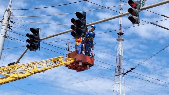Semafoare noi la intersecția străzilor Hîncești-Miorița Semafoare noi la intersecția străzilor Hîncești-Miorița