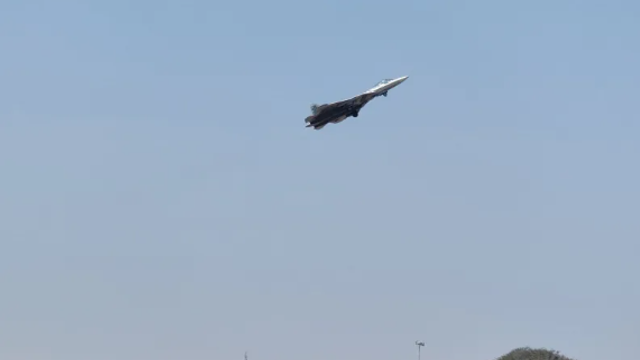 VIDEO | Ucrainenii anunță că au doborât unul dintre cele mai avansate avioane de luptă ale Rusiei în Kursk