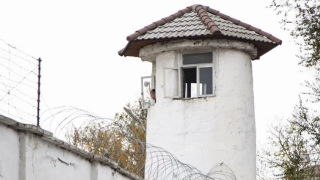 Un angajat al Penitenciarului nr. 13, arestat după evadarea unei deținute
 Un angajat al Penitenciarului nr. 13, arestat după evadarea unei deținute